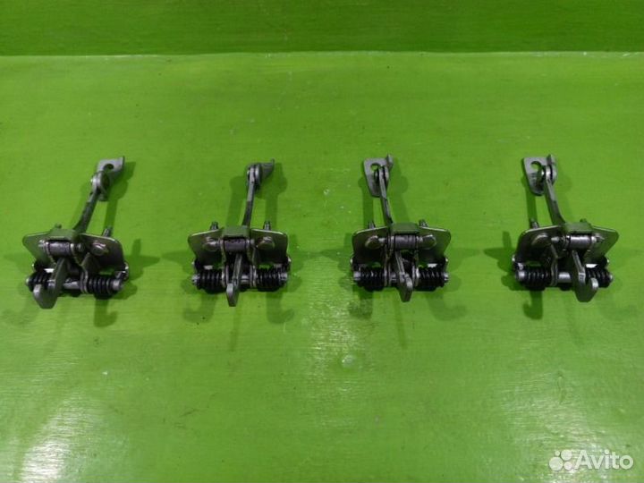 Ограничитель двери Renault Sandero 2 хэтчбэк