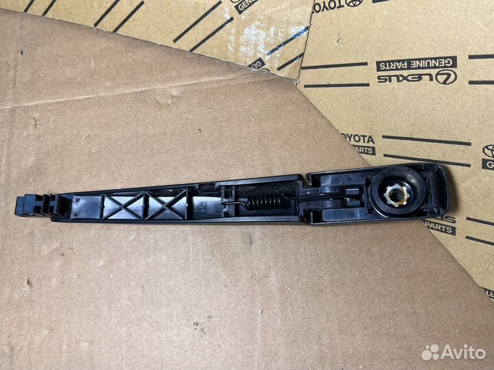 Задний поводок дворника Toyota Fortuner 2