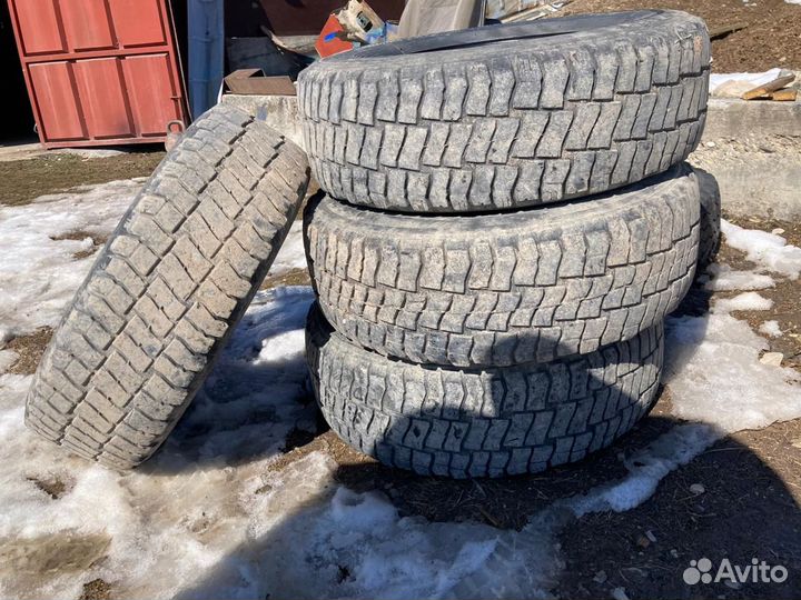 Goodyear 4x4 UG Ice Navi 235/75 R15 20M
