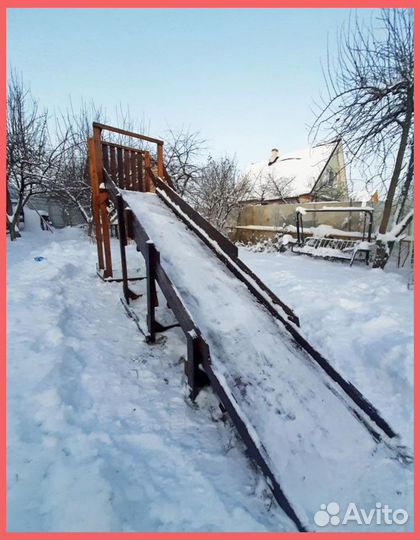 Зимняя деревянная заливная горка