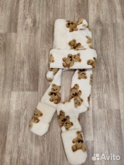 Шапка с ушками и шарфом