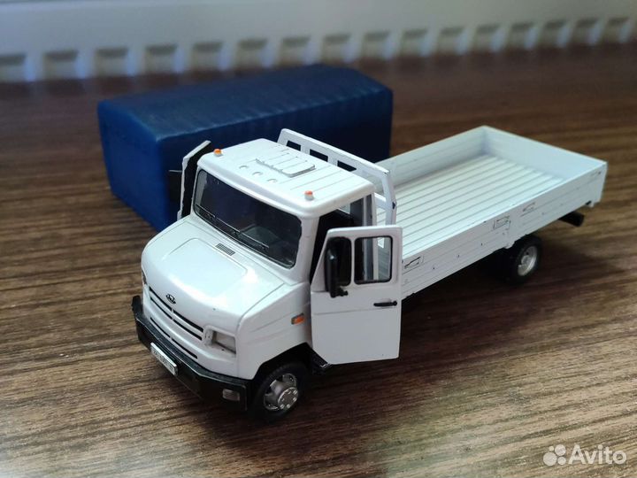Модель грузовика ЗИЛ 5301 1/43