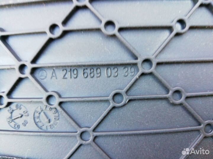 Кожух (рамка) панели приборов Mercedes-Benz