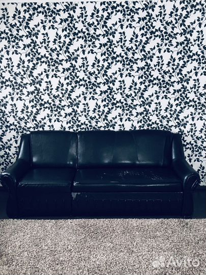 Кожаный диван бу