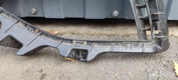 Накладка противотуманной фары передняя левая