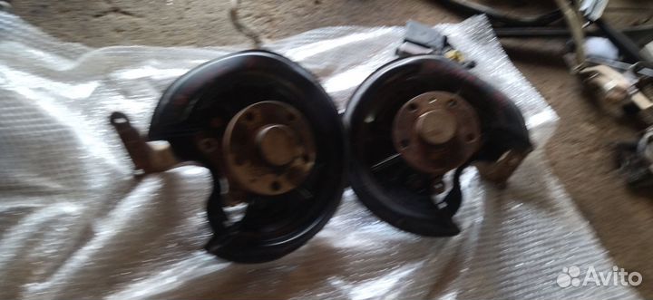 Кулак задний правый/левый Skoda Octavia A5