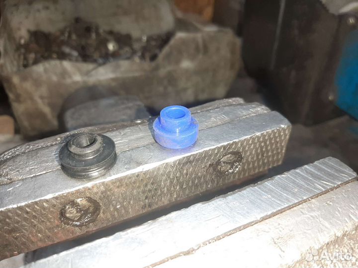 Втулка болта клапаной крышки газ 560 штаер