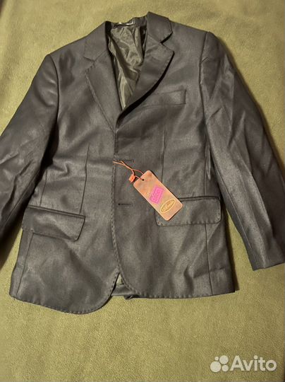 Школьный брючный костюм новый на мальчика