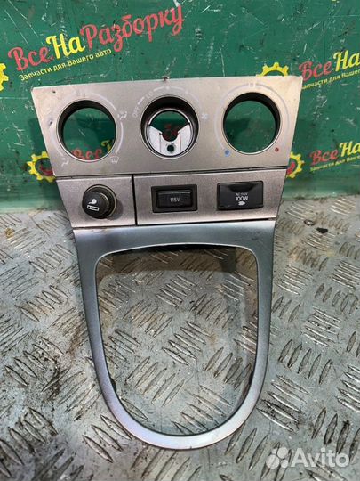 Консоль центральная Pontiac Vibe