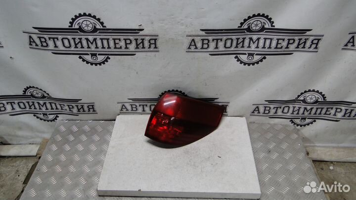 Фонарь задний правый Toyota Sienna 2 2005 3.3