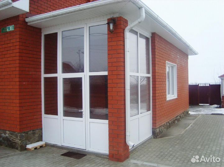 Пластиковые двери