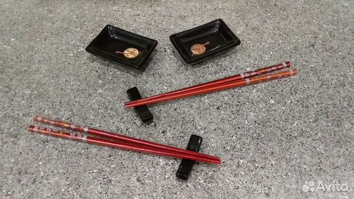 Палочки для роллов и соусницы