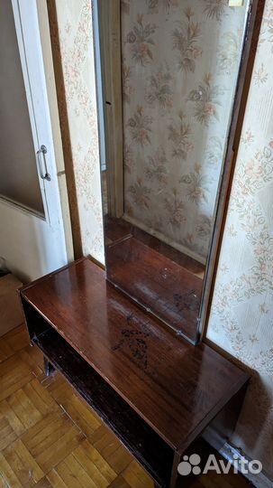 Трюмо с зеркалом