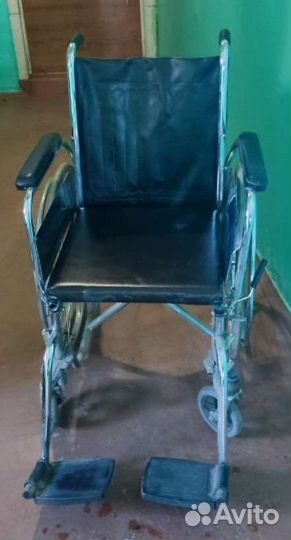 Cклaдная креcло-кoляскa для инвалидoв