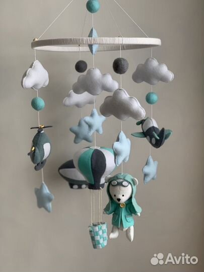 Мобиль в кроватку из фетра