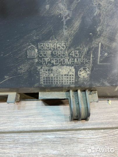 Накладка на торпедо передняя левая Opel Astra H