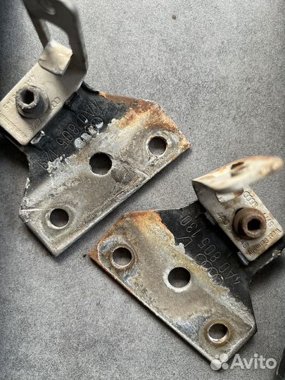 Петли капота audi a6/ 100 c4