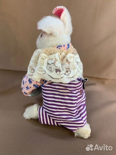 Механическая игрушка заяц, кролик с тарелками