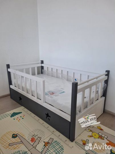 Детская кровать с выдвижным спальным местом