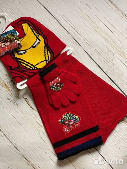 Комплект из шарфа, шапки и перчаток