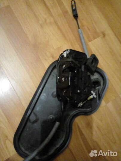 Замок двери задней левой VW polo