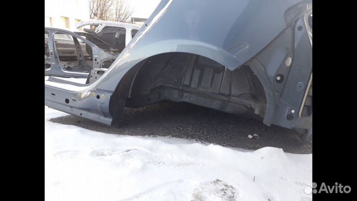 Задняя левая четверть Volvo v40 cross country