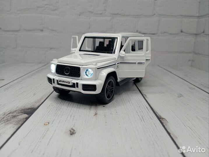 Mercedes гелентваген металлическая машинка мерс