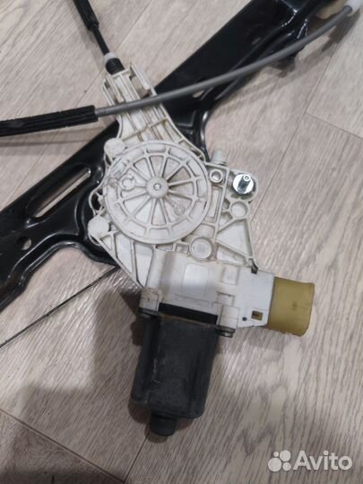 Моторчик стеклоподъемника BMW e87 левый