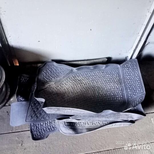 Автомобильные коврики резиновые