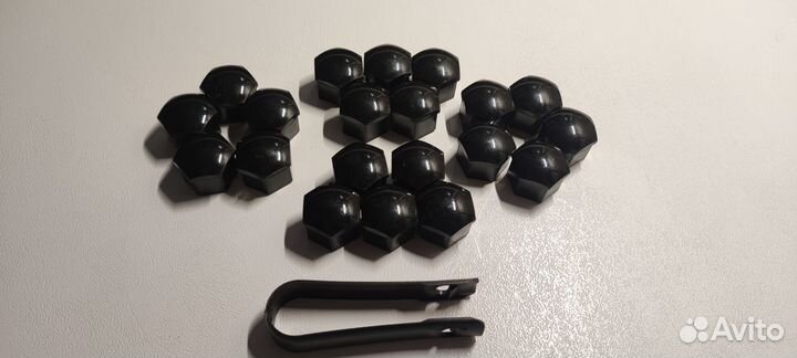 Колпачки защитные на колесные гайки