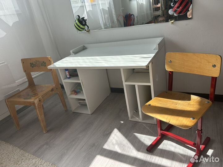 Детский стол и 2 стула