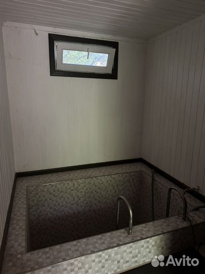 Баня с бассейном для отдыха