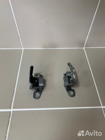 Петля двери передняя правая Renault Duster 2 (Hjd)