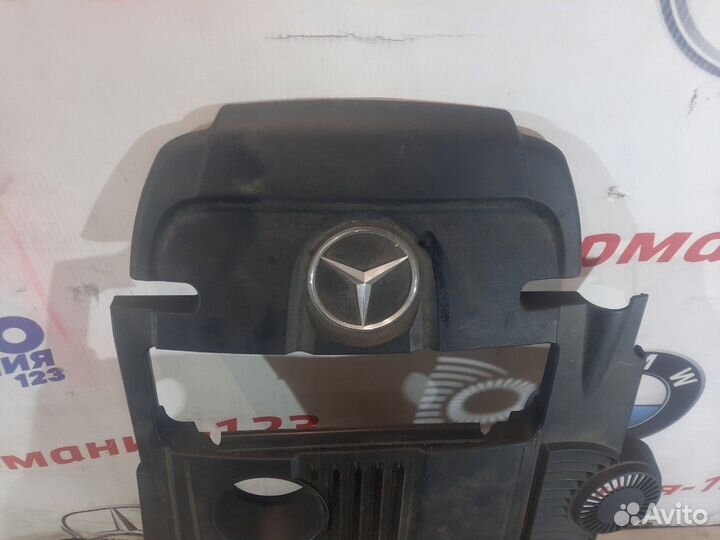 Декоративная крышка двигателя Mercedes C200 W204