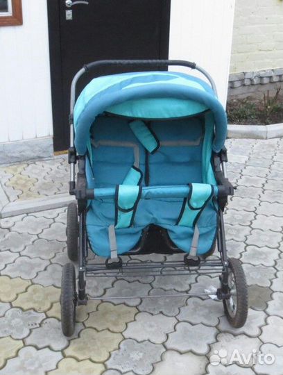 Коляска двухместная
