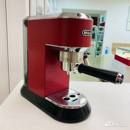 Кофеварка рожковая De'Longhi Dedica EC 685