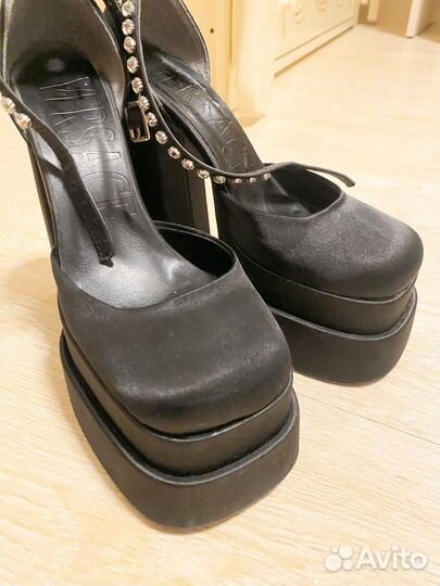 Обувь на высоком каблуке