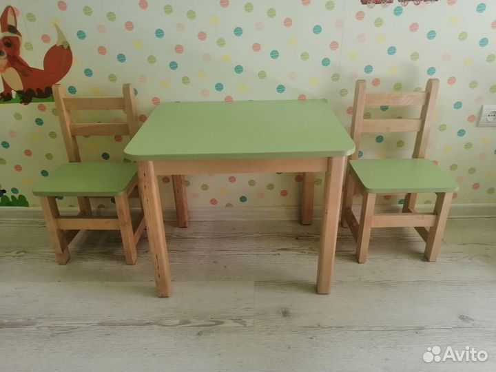 Детский стол и стулья