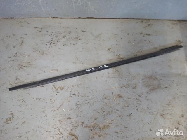 Уплотнитель стекла двери передней правой наружний