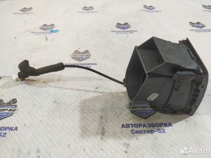 Дефлектор воздушный левый Volkswagen Touareg 1