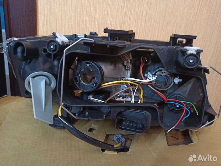 Передние фары на Audi A6 C5