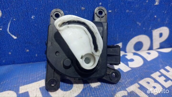 Моторчик заслонок отопителя Kia Cerato Koup купе