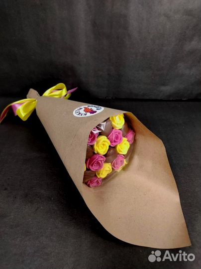 Шоколадные Розы и Сердца - 19 шт в Букете