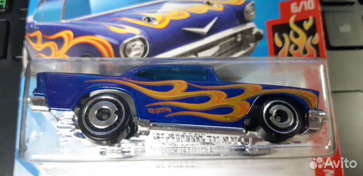 Модель Hot Wheels '57 Chevy. HW Flames. -2019