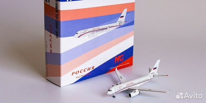 Модель самолета Туполев Ту-204-300 сло Россия 1:40