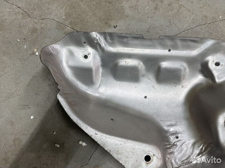 Теплоэкран коллектора Nissan Qashqai j10 mr20de