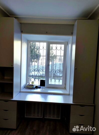 Рабочая зона в углу у окна