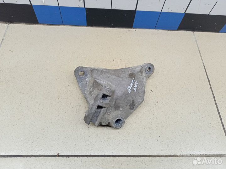 Б/У Б/У Кронштейн генератора 117107507R renault