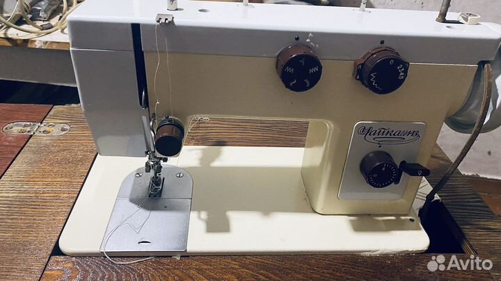 Швейная машина Чайка 143