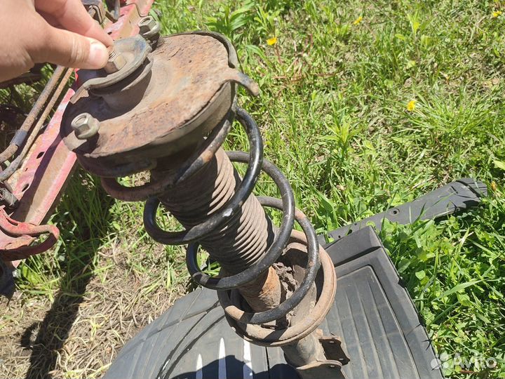 Мазда 323 задняя стойка